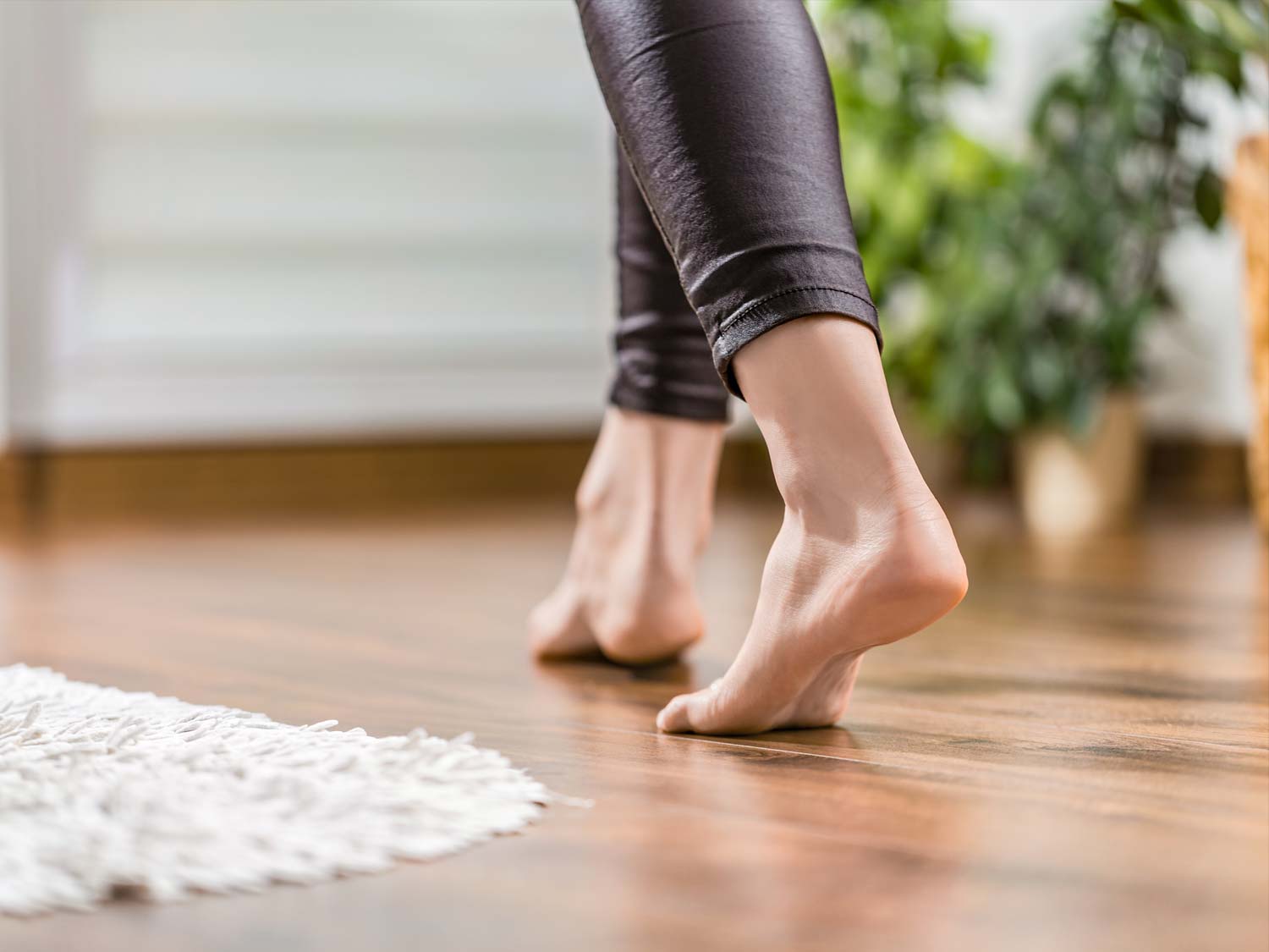 Barefoot Walking Benefits: How Going Barefoot Prevents Back Pain, Builds Strong Feet, and Supports Baby Development